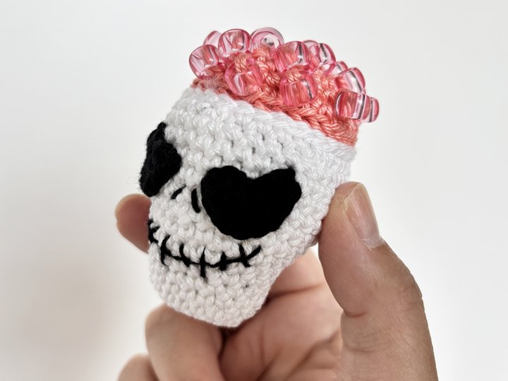 Halloween Totenkopf mit Gehirn, Amigurumi Schädel, Fidget Spielzeug Perlen