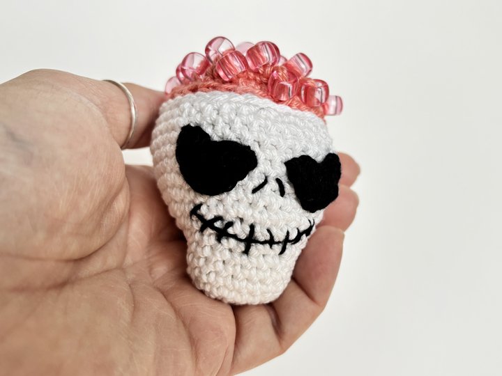 Halloween Totenkopf mit Gehirn, Amigurumi Schädel, Fidget Spielzeug Perlen