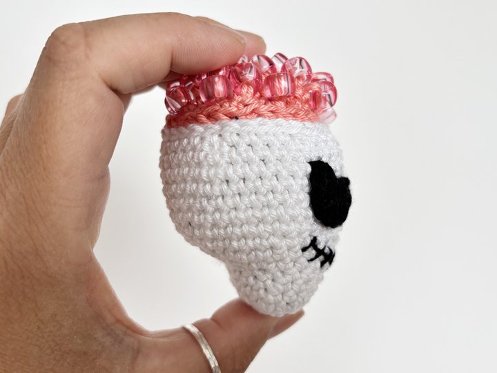 Halloween Totenkopf mit Gehirn, Amigurumi Schädel, Fidget Spielzeug Perlen