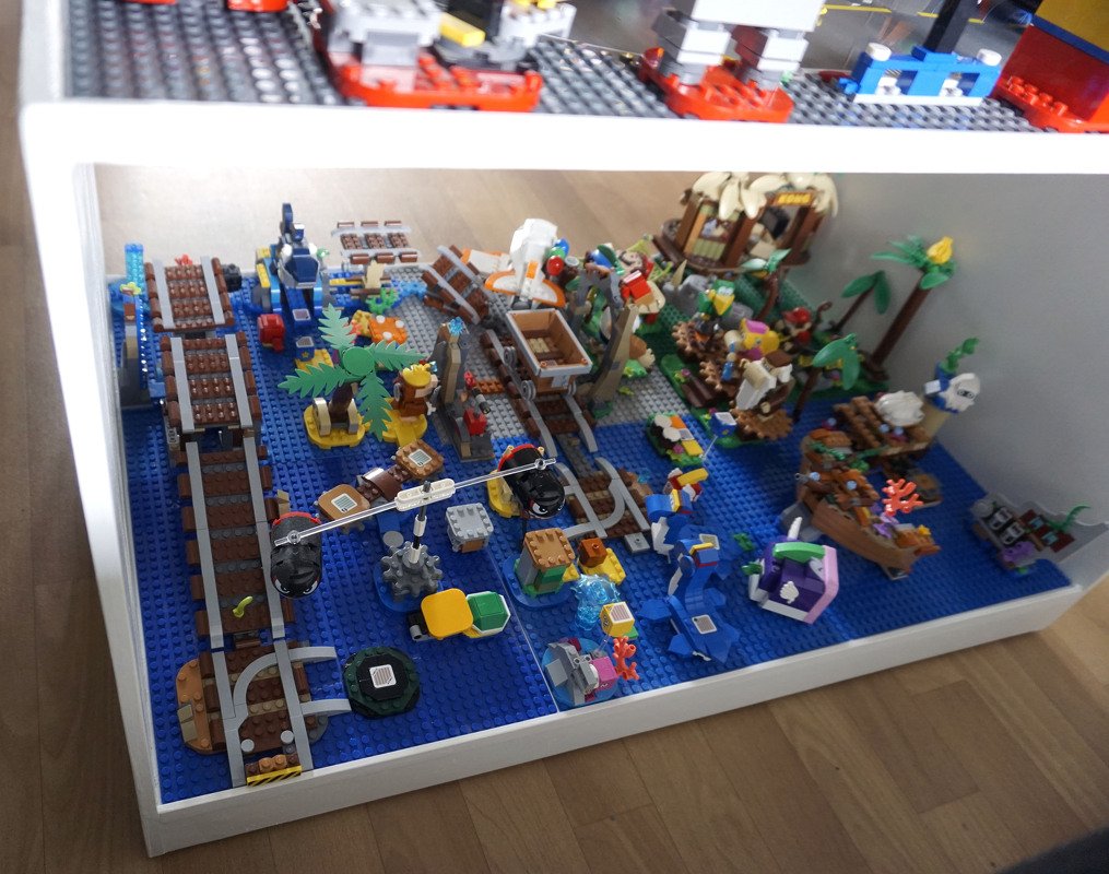 Construction Manual Brick Table With Casters! - Image 6