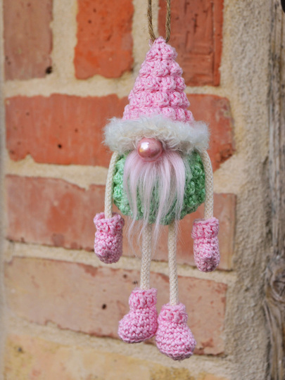 kleiner Wichtel mit Baumelbeinen zum Hängen oder Stellen Frühling