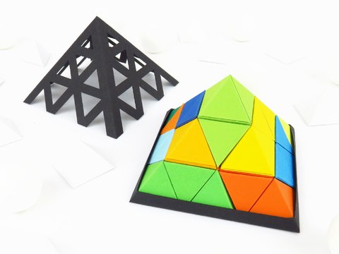 Knobelpyramide, 12-teilig – Bastelanleitung und Vorlagen