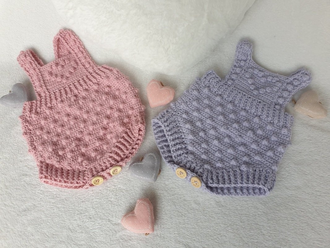 Crochet pattern for Baby-dungaree Bobbles (German/English)