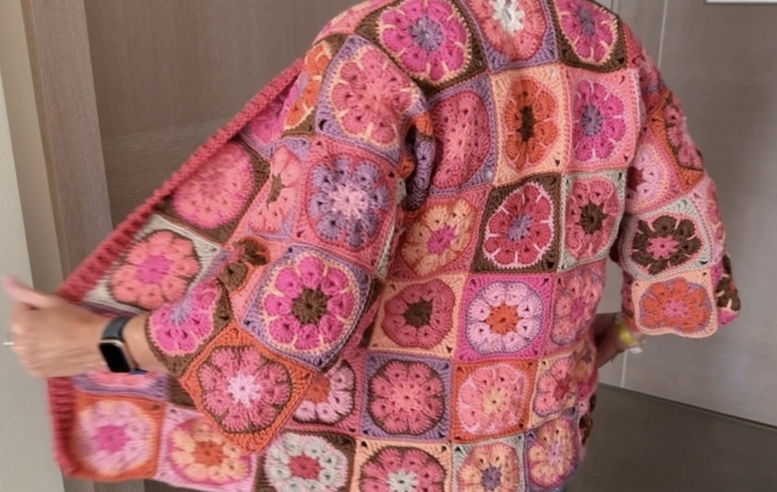 Afrikanische Blumen Weste „Side“ Granny Square Häkelanleitung