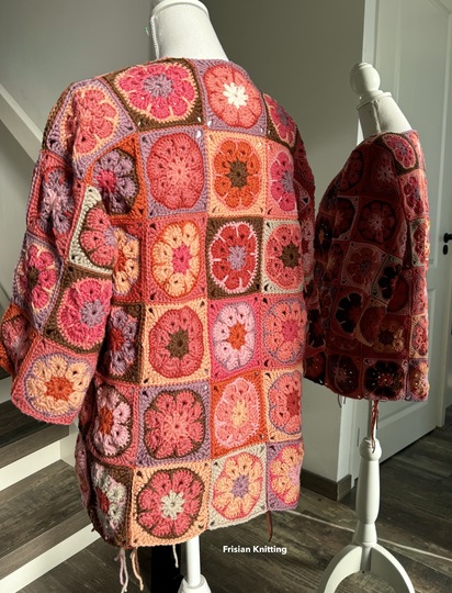 Afrikanische Blumen Weste „Side“ Granny Square Häkelanleitung
