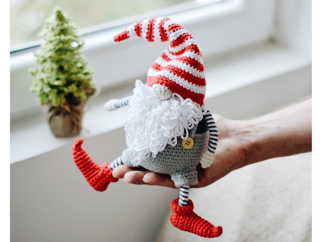 Weihnachtswichtel häkeln – Skandinavischer Amigurumi Gnom Häkelanleitung