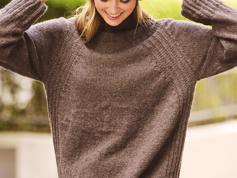 Raglanpullover und Mütze