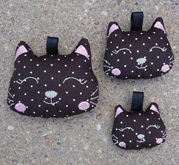Stickdatei - Katze 4 ITH - in 3 Größen - Anhänger cute Schlüsselanhänger