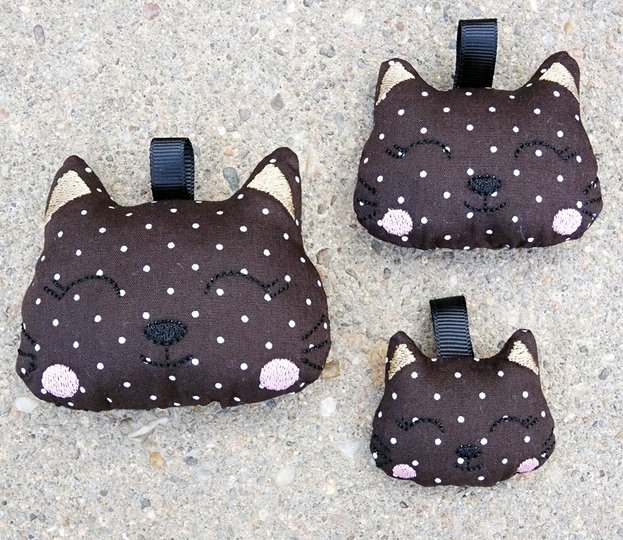 Stickdatei - Katze 4 ITH - in 3 Größen - Anhänger cute Schlüsselanhänger