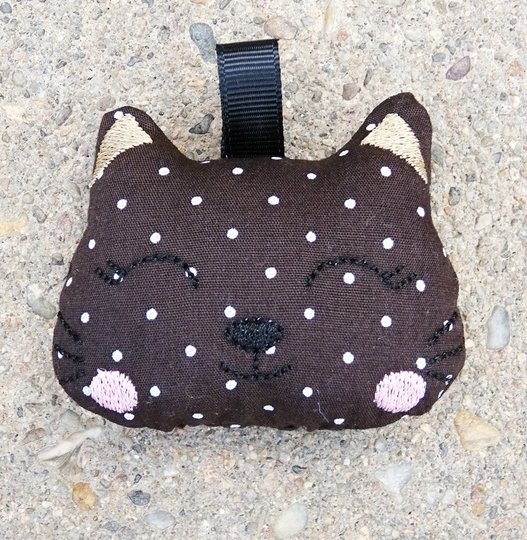 Stickdatei - Katze 4 ITH - in 3 Größen - Anhänger cute Schlüsselanhänger