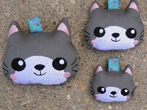 Stickdatei - Katze 5 ITH - in 3 Größen - Anhänger cute Schlüsselanhänger