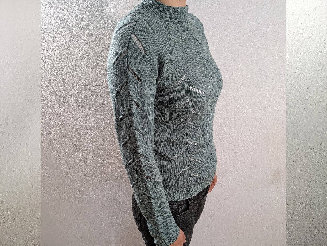 Strickanleitung Turtleneck Pullover mit Blattmuster