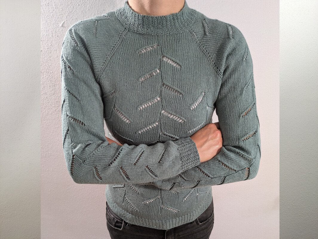 Strickanleitung Turtleneck Pullover mit Blattmuster - Bild 2