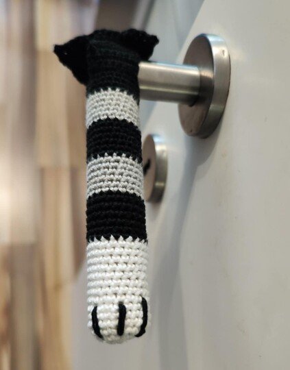 Crochet pattern “Cat's paw” – Door handle cover (PDF)