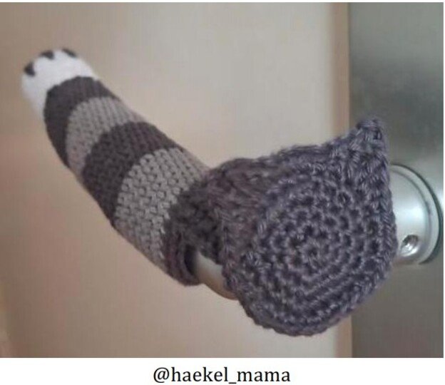 Crochet pattern “Cat's paw” – Door handle cover (PDF)