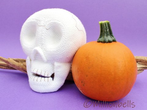 Herr Totenkopf Amigurumi Häkelanleitung Gruselig Schädel Halloween Deko