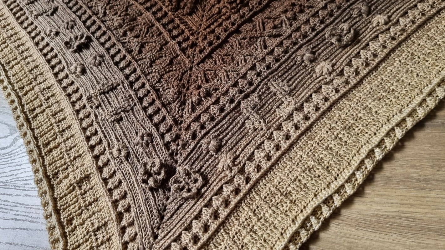 Häkelanleitung Dreieckstuch "earth song"