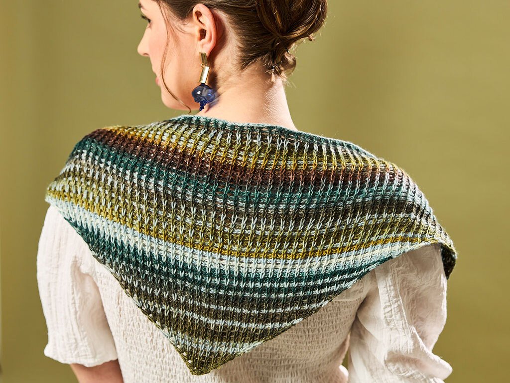 TUCH CLARA, MIT TUNESISCH GEHÄKELTEM PATENTMUSTER