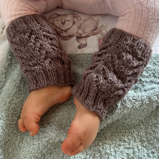 Strickanleitung Set – Mütze & Beinstulpen für Babys und Kleinkinder