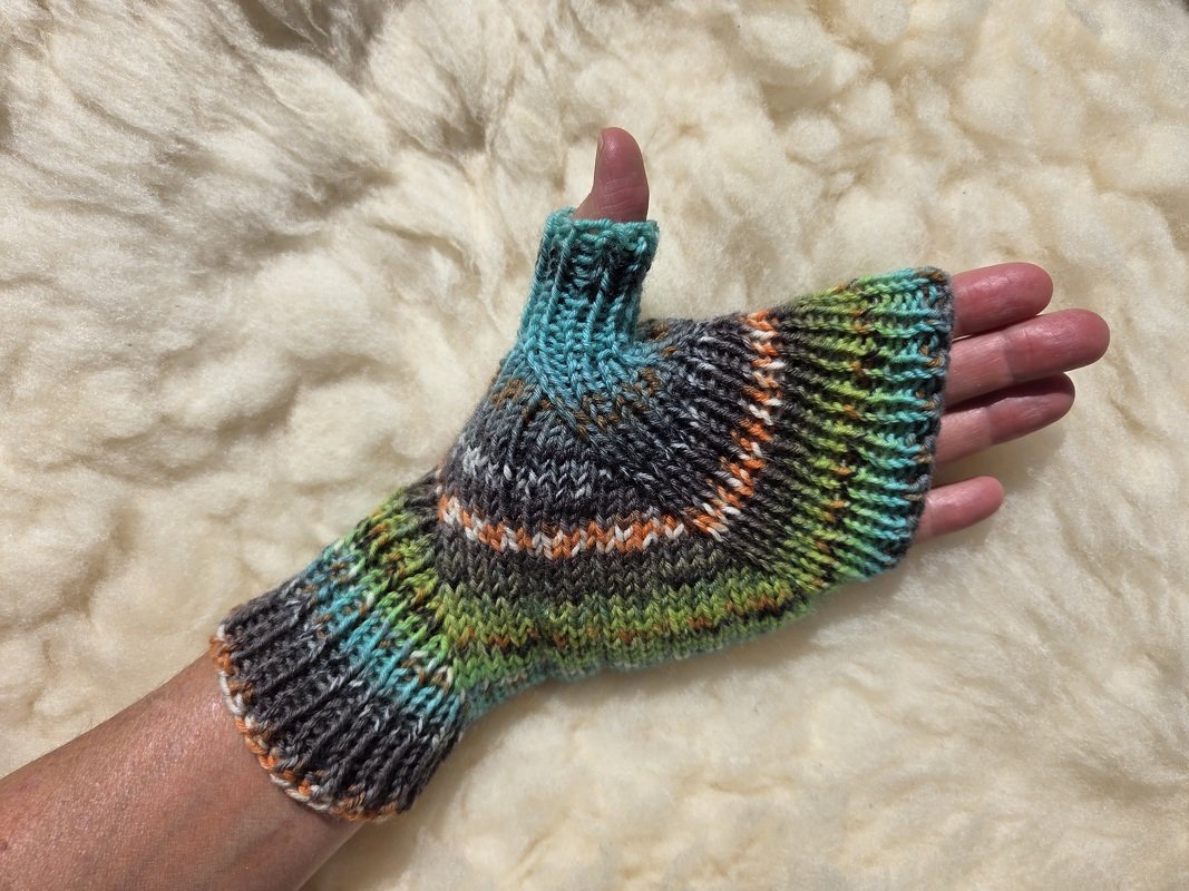 Handstulpen Kirschblüte , Strickanleitung