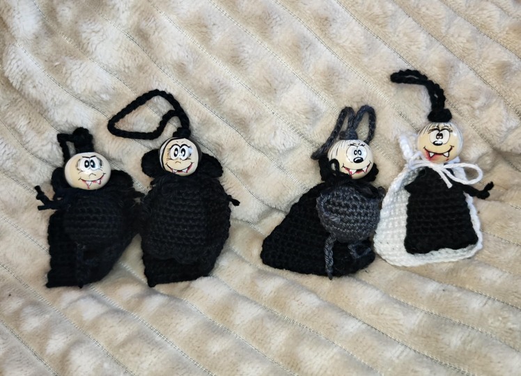 Crochet pattern “Count & Countess Dracula” (PDF)