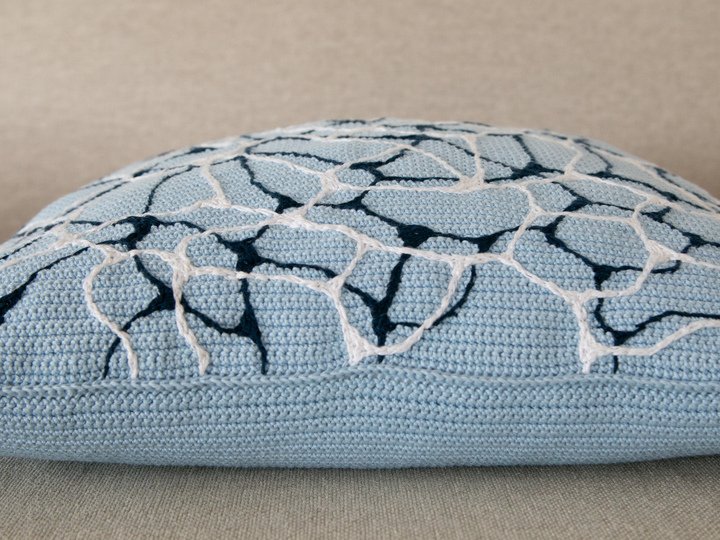 Crochet pattern for designer pillowcase with water surface pattern