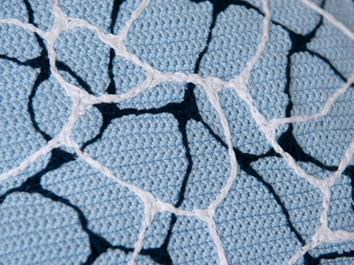 Crochet pattern for designer pillowcase with water surface pattern