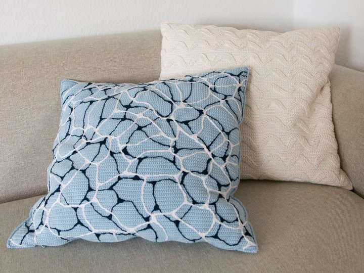 Crochet pattern for designer pillowcase with water surface pattern