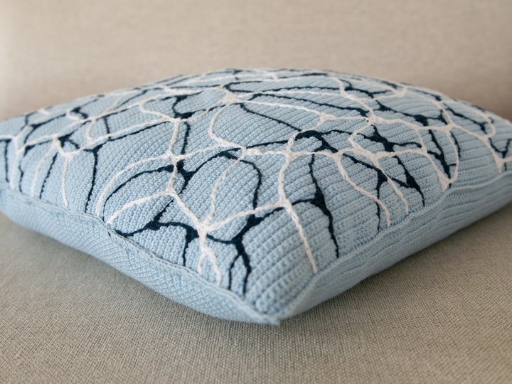 Crochet pattern for designer pillowcase with water surface pattern