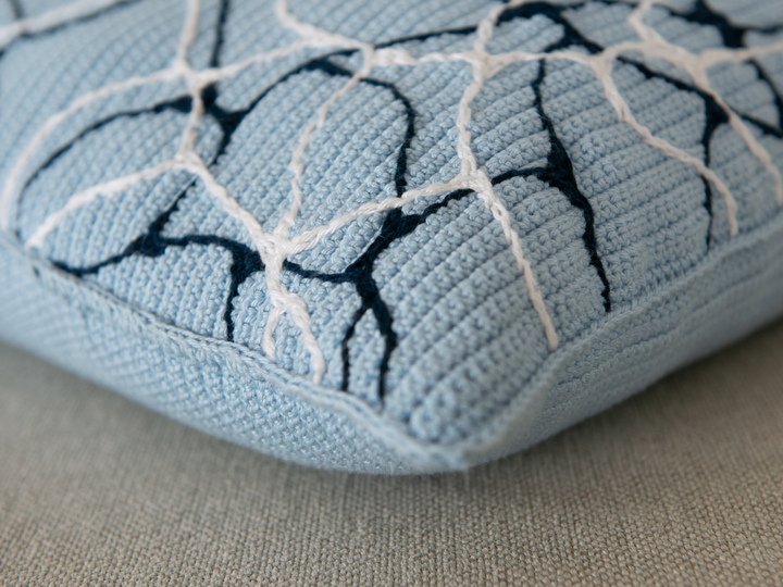 Crochet pattern for designer pillowcase with water surface pattern