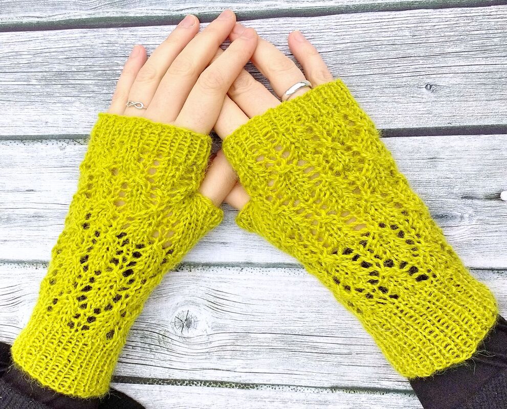 Prisca Mitts, Lace, knitting pattern - Image 4