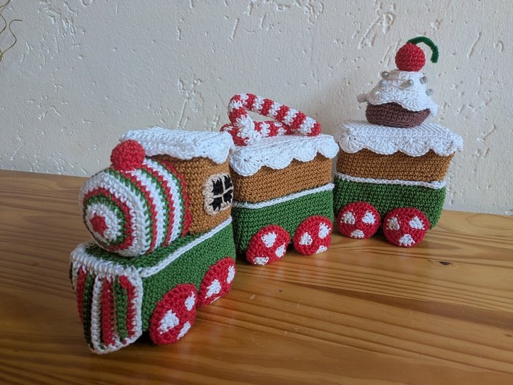 Häkelanleitung für einen Weihnachtszug