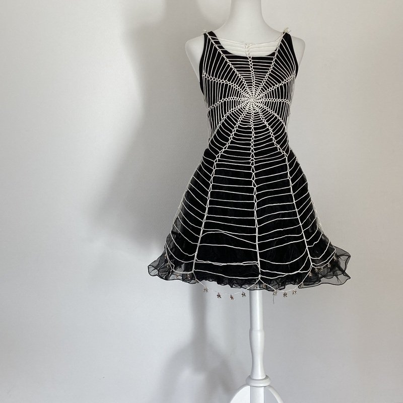 Häkelkleid Spinnennetz für Halloween