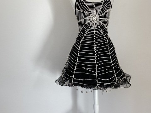 Häkelkleid Spinnennetz für Halloween