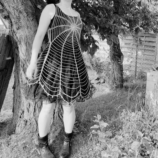 Häkelkleid Spinnennetz für Halloween