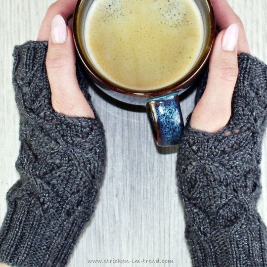 Knitting Pattern for Fingerless Gloves / Wrist Warmers | BALU #5