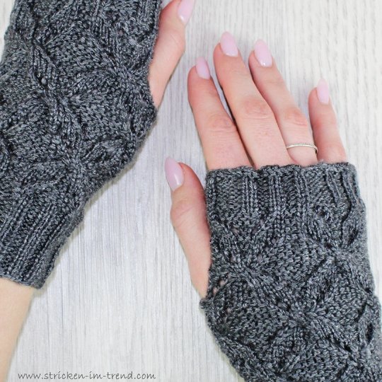Knitting Pattern for Fingerless Gloves / Wrist Warmers | BALU #5
