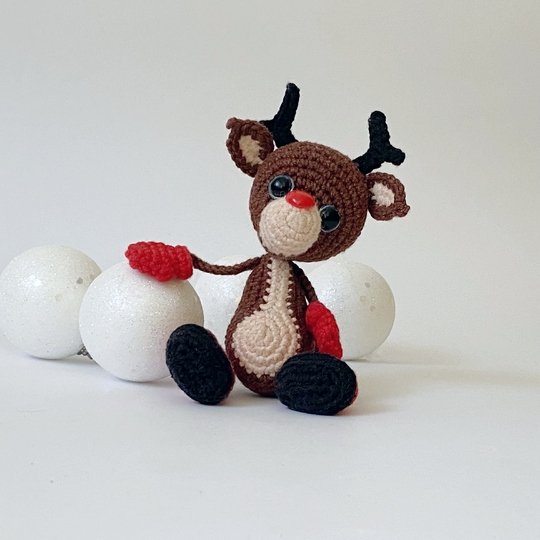 Rudolph the Red-Nosed Reindeer Crochet Pattern – Adorable Amigurumi Deer