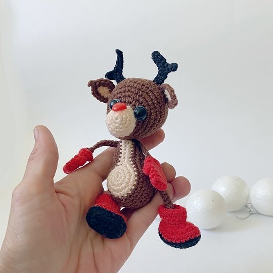 Rudolph the Red-Nosed Reindeer Crochet Pattern – Adorable Amigurumi Deer