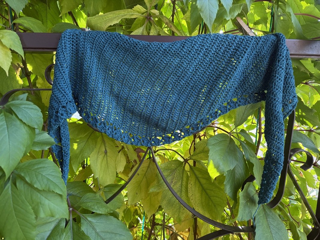 Crochet pattern mini shawl Zin