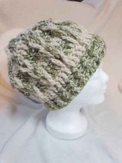 Crochet pattern hat with loop plait in all sizes and yarns (de/en)