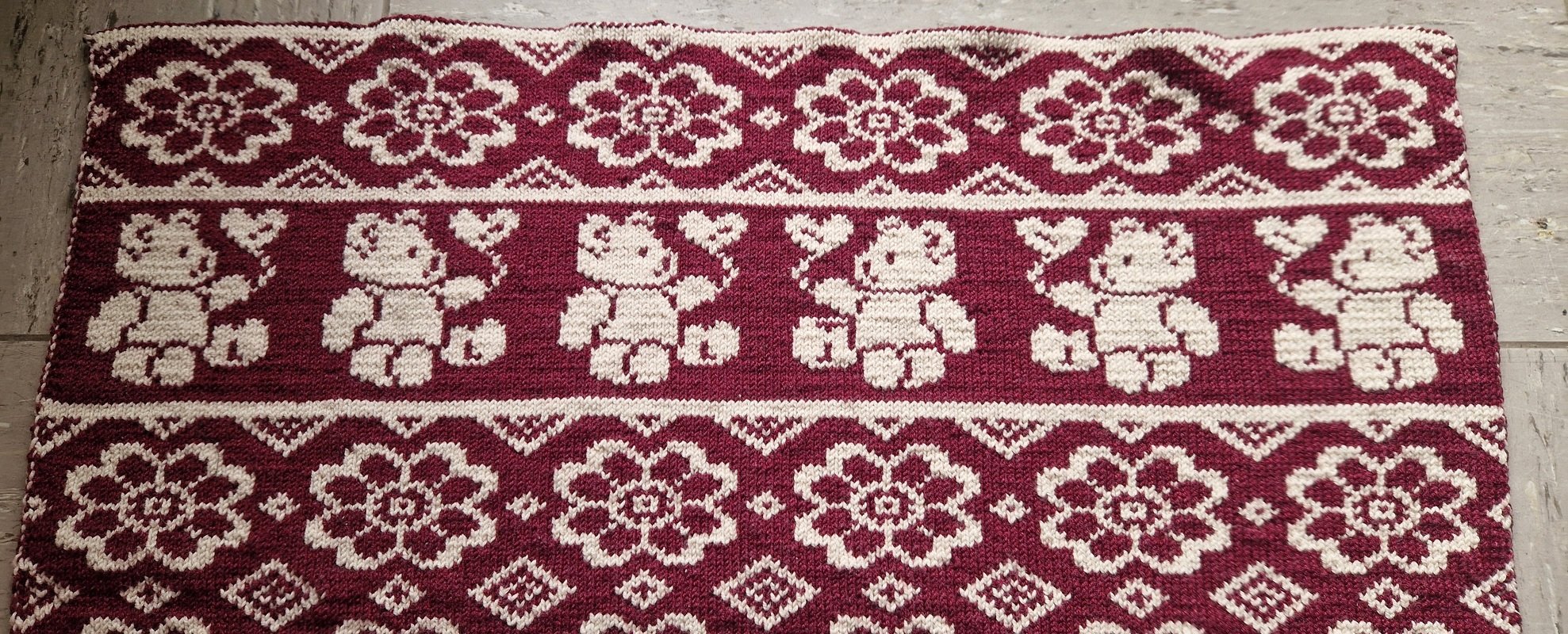 Babydecke Bären mit Blumen - Doubleface gestrickt - Bild 2