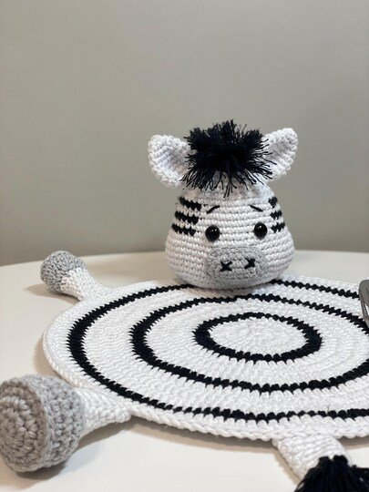 Häkelanleitung Zebra Platzset für Baby-Dekoration