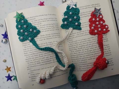 Häkelanleitung: Weihnachtliches Tannenbaum-Lesezeichen mit Stern & Perlen