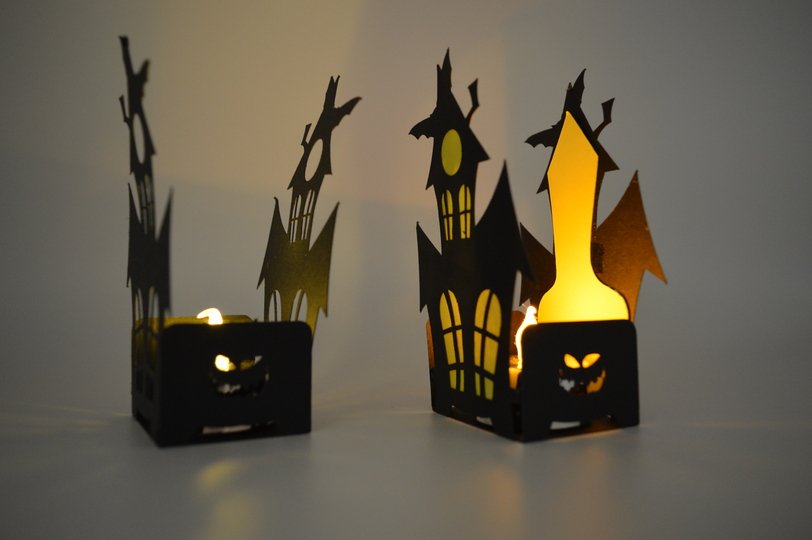 Plotterdatei Haus Gruselhaus Halloween Fledermaus Teelicht