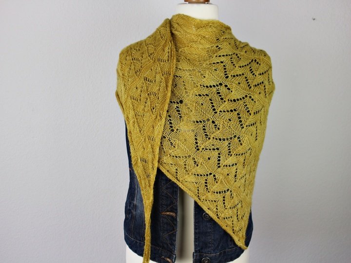 Strickanleitung asymmetrisches Dreieckstuch Joleen