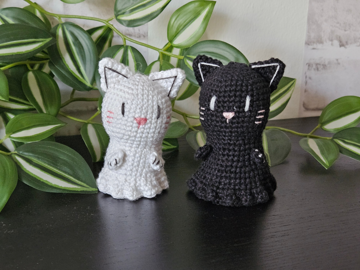 Crochet Pattern: Cat Ghost Bag Charm for Halloween