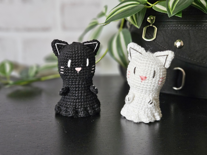 Crochet Pattern: Cat Ghost Bag Charm for Halloween