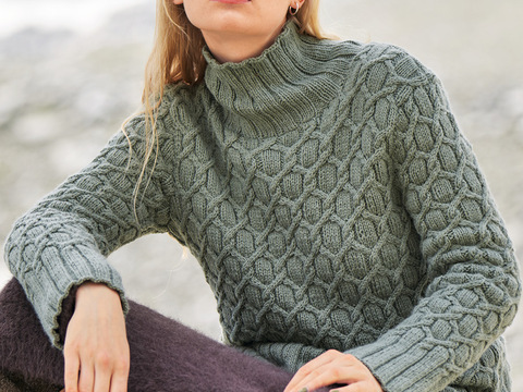 Zopfmusterpulli mit hohen Bündchen