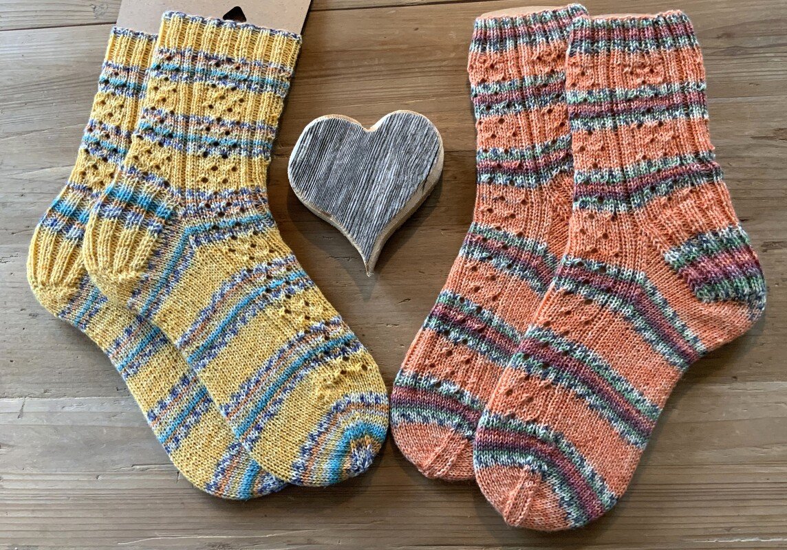 Daaje, Socken im Ajour-Rippenmuster